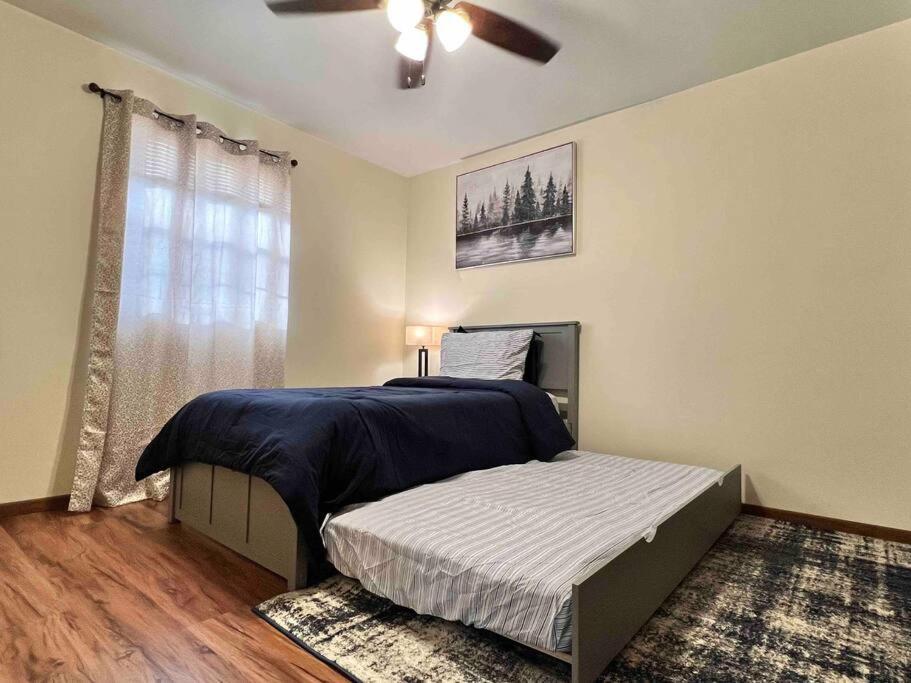 Beautiful 2Br Apartment. Black-Out Curtains Peoria Bagian luar foto